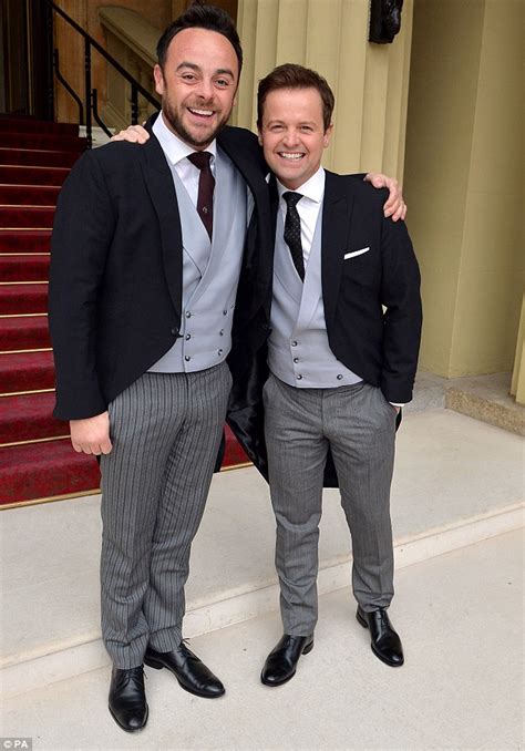 Ant And Dec Swap Places For The First Time Following Obes Daily Mail