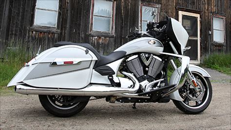 Anything above 50mph caused severe buffeting. 2011 Victory Cross Country Review