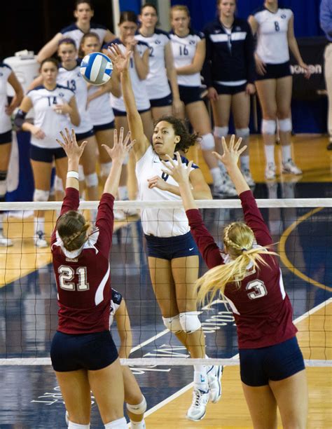 No Byu Volleyball Cruises Past Utah In Straight Sets The Daily