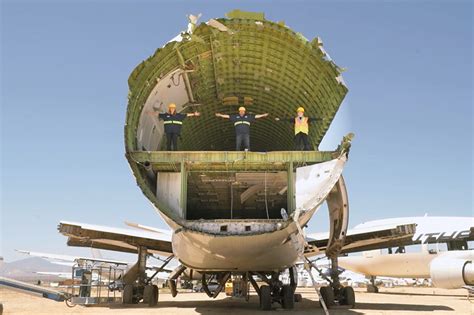 converted boeing 747 lands at burning man in nevada s black rock desert