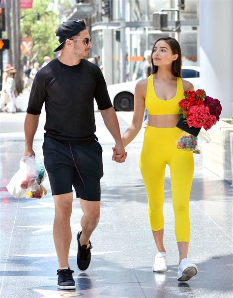 Olivia Culpo Was Seen At A Farmers Market In Los Angeles With Her