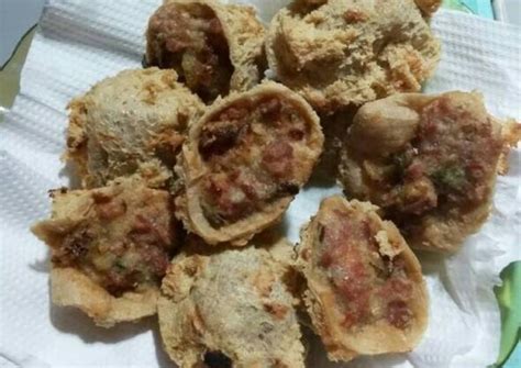 Pertama haluskan bumbu, yakni bawang putih, merica, garam, dan penyedap. Cara Membuat Tahu Walik crispy ala Restoran KFC
