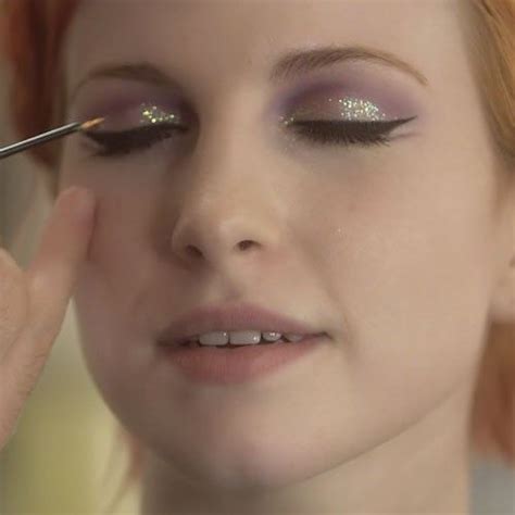 Hayley Williams Makeup Black Purple Eyeshadow And Pink Lipstick