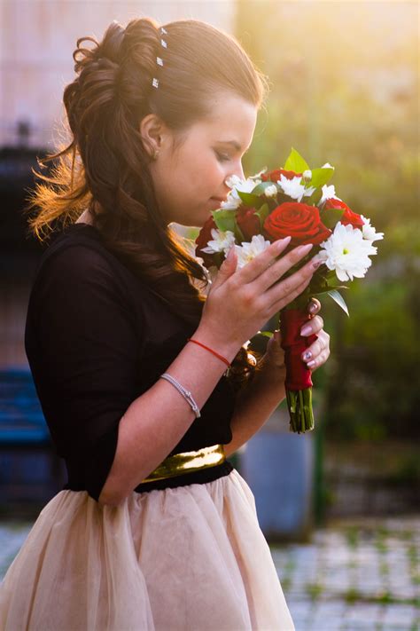 Ilmaisia Kuvia henkilö tyttö nainen valokuvaus kukka kukkakimppu muotokuva malli