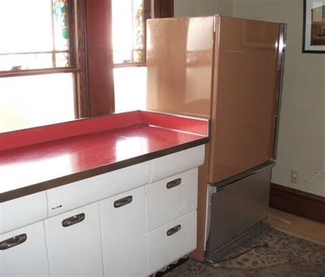Shaker is an old style but only gaining popularity. Can 1940s kitchen cabinets mix with a 1960s refrigerator, Laura asks - Retro Renovation