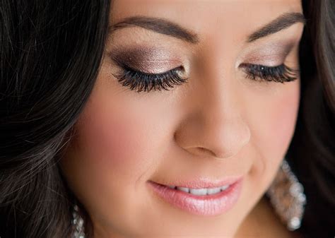 Wedding Makeup For Brunettes With Hazel Eyes Wavy Haircut