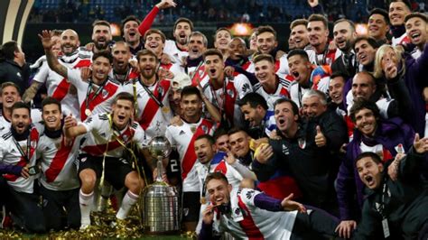 River plate brought to you by River Plate: Los jugadores de River preparan un cambio de ...