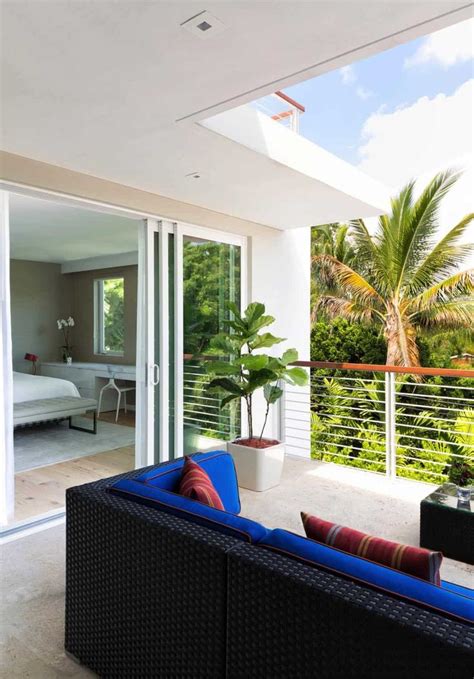 Tropical Modern Beach House Boasting Luminous Interiors In Key Biscayne