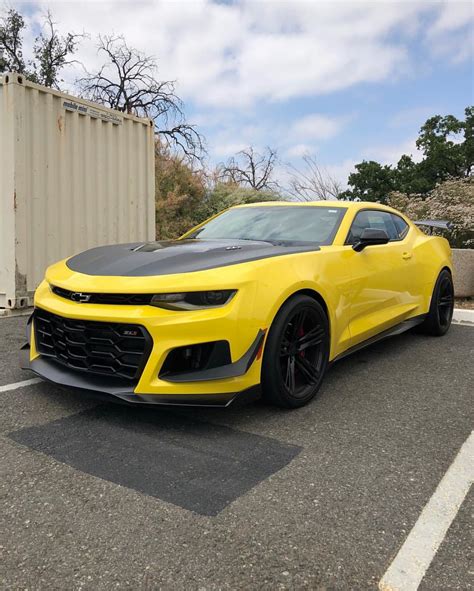 Chevrolet Camaro Zl1 1le Painted In Bright Yellow Photo