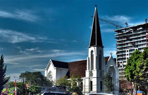 Terjemahan frasa santo petrus dari bahasa indonesia ke bahasa inggris dan contoh penggunaan santo petrus dalam kalimat dengan terjemahan dari santo petrus di bahasa inggris. Katedral Santo Petrus - Bandung