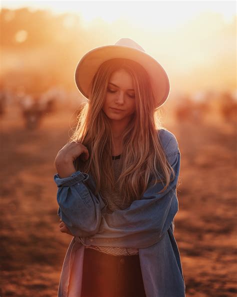 backlight sunset outdoor portrait photography photography poses women model poses photography