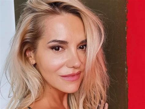 Her music career began at the age of nine. Ďalšia plastika! Dara Rolins zmenená v tvári: Kvôli operácii nosa išla až na Ukrajinu! - galéria ...