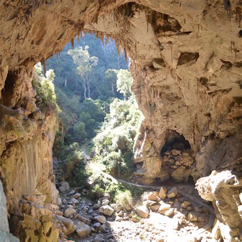 Visit The Stunning Jenolan Caves On Our 3 Day Hike In The Blue