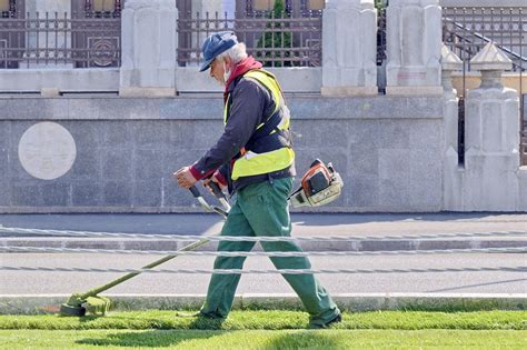 Weed Eater Stalls When Given Throttle