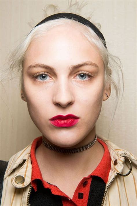 Pink Eyeshadow At Anna Sui More Looks From Nyfw Makeup Looks Beauty Hair Makeup Hair Beauty