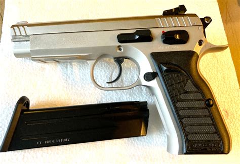 Eaa Tanfoglio Witness Full Sized Pistol With 17 Rd Magazine Adjustable