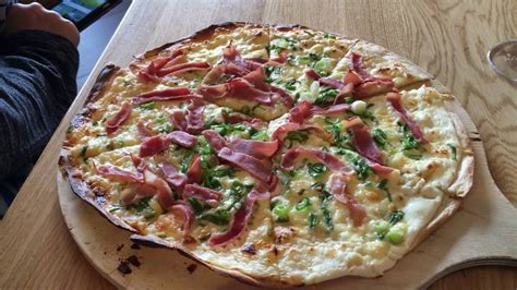 Herzhafte & süße flammkuchen | wunderweib. Flammkuchen Flammenkuchen mit Schinkenspeck - YouTube