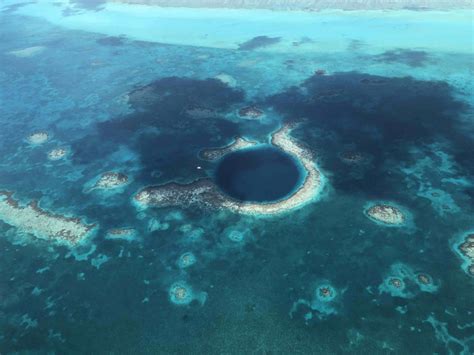 15 Fun Facts About The Great Blue Hole In Belize Carry On Queen