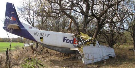 Crash Of A Cessna 208b Super Cargomaster In Wichita 1 Killed Bureau