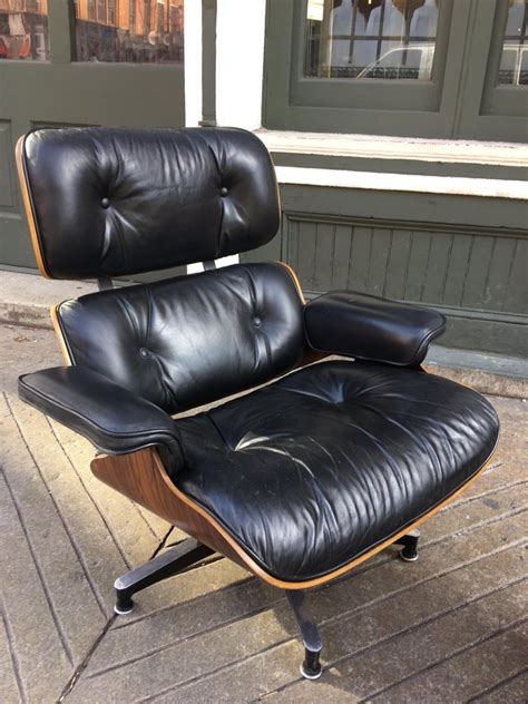 The eames lounge chair and ottoman (footstool) were designed by charles and ray eames for the herman miller furniture company and were released in 1956 after years of development by designers. Charles Eames for Herman Miller Rosewood 670/71 Lounge ...