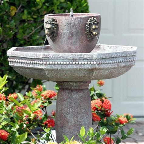 Les amoureux des jardins et des bassins sont particulièrement enclins à exploiter l'énergie solaire. Fontaine solaire de jardin : un choix sage et écolo | Fontaine solaire, Idées de fontaine ...