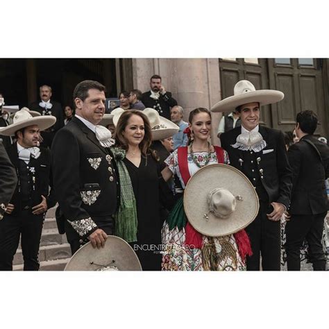 Pin De Daniela Parada En Vestidos Charreria México Pasarela