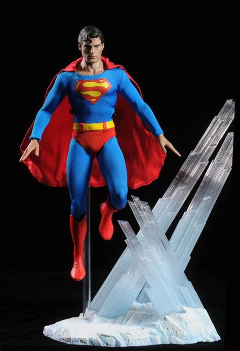 Review And Photos Of Superman Christopher Reeve Sixth Scale Figure By