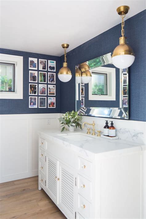 Nautical, beach, and seaside home themed mosaic tile borders & murals, including hand glazed starfish, shells, sand dollars, sea turtles. 11 Nautical Bathrooms Brimming With Seaworthy Style in ...