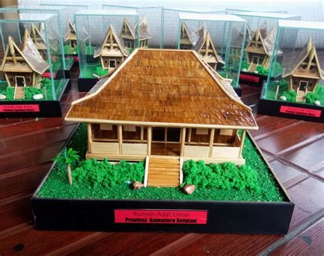 Rumah adat sulawesi selatan makassar adalah ibukota sulawesi selatan salah satu provinsi yang telah dihuni manusia sejak puluhan ribu tahun silam. Jual Miniatur Rumah Adat Limas Sumatera Selatan Di Lapak Arqee