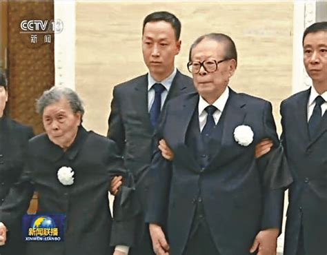 Jiang zemin (*1926) is the former general secretary of the communist party of china and the president of the people's republic of china. 李鵬告別儀式 江澤民親送行 | 多倫多 | 加拿大中文新聞網 - 加拿大星島日報 Canada Chinese News