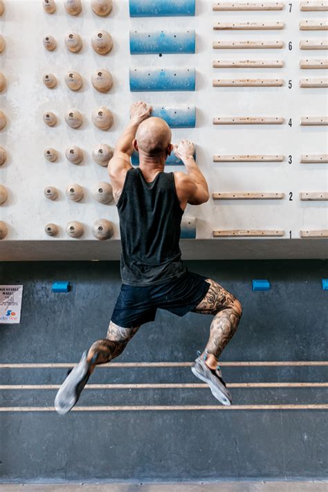 These Rock Climbing Exercises Will Build Meaty Forearms And Ripped Abs