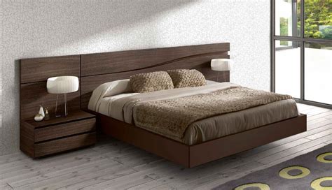 Lacquered Made In Spain Wood High End Platform Bed With Wave Design