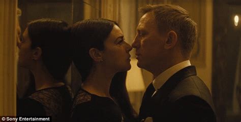 Daniel Craig Greets Monica Bellucci With Iconic James Bond Line In Spectre Clip Daily Mail Online