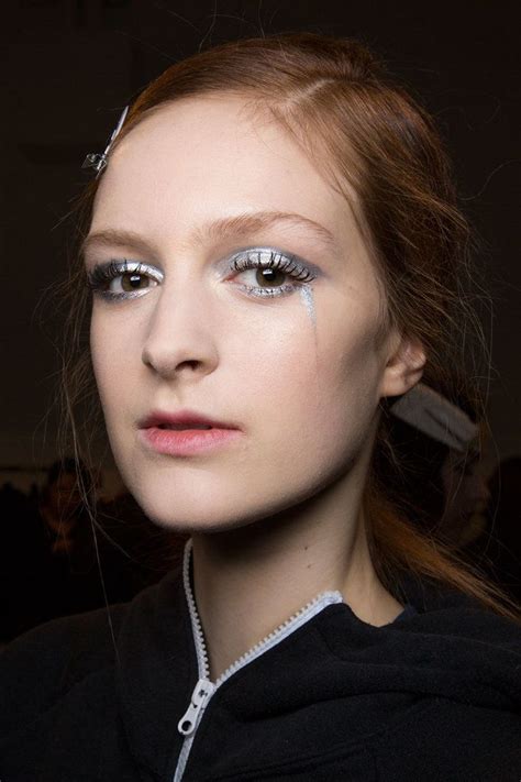 86 jaw dropping beauty creations from the nyfw runways makeup trends beauty trends kiss makeup