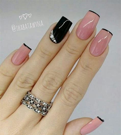 Unas acrilicas elegantes negras y doradas. Diseños de uñas | Manicura de uñas, Uñas decoradas, Uñas negras decoradas