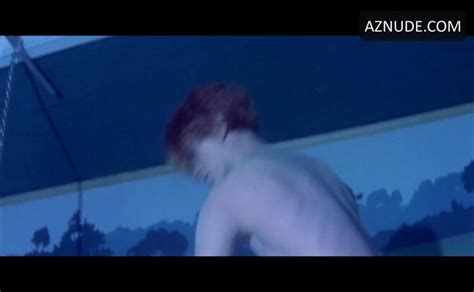 David Bowie Penis Shirtless Scene In The Man Who Fell To Earth Aznude Men