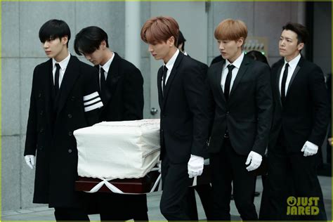 Jonghyuns Funeral Attended By His Shinee Bandmates Photo 4003489