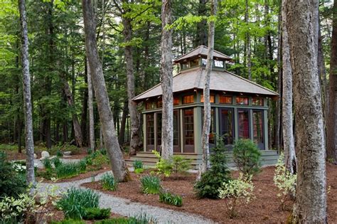 Our designers have created many carriage house plans and garage apartment plans that offer you options galore! Yankee Barn Carriage House: Charming Home Tour - Town ...
