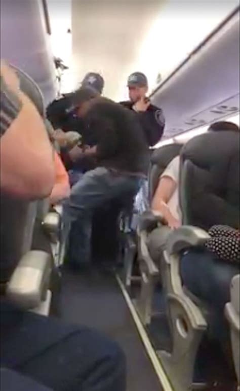 Angry Passengers Left United Flight After Man Was Dragged