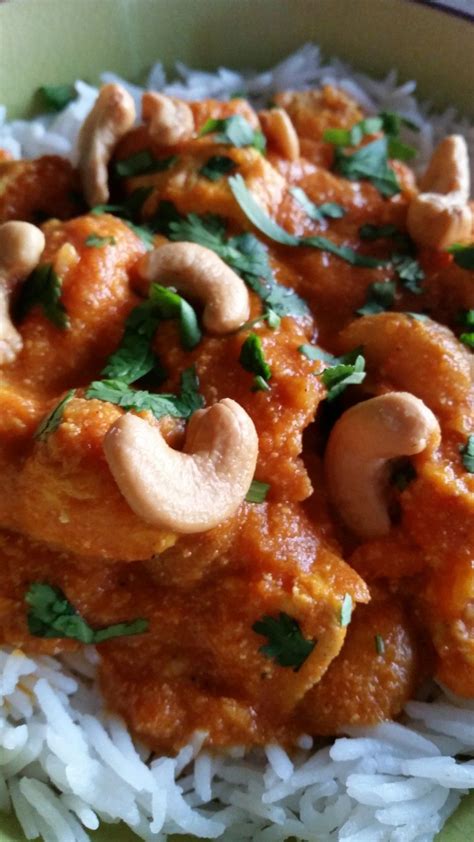 Le poulet tikka masala c'est une recette de curry qui a du lait de coco et de nombreuses épices. poulet tikka massala