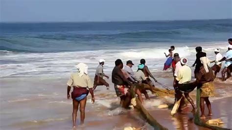 Traditional Fishing At Shankumugham Beach Trivandrum Kerala India