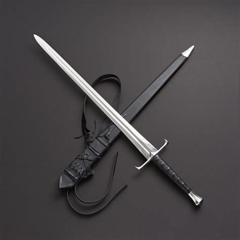 Darksword Armory Handcrafted Medieval Swords Daggers Touch Of Modern
