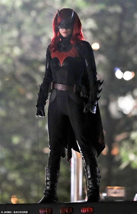 Batwoman Spoiler Ruby Rose Films New Scenes For The Cw Series In