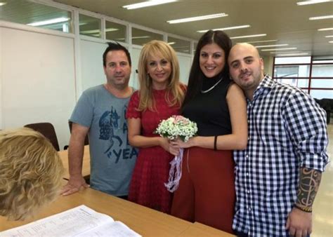 Η είσοδος στο χώρο της ομορφιάς και της μόδας έγινε στα 16. Τέτα Καμπουρέλη: Τώρα και πρωταγωνίστρια στο θέατρο!