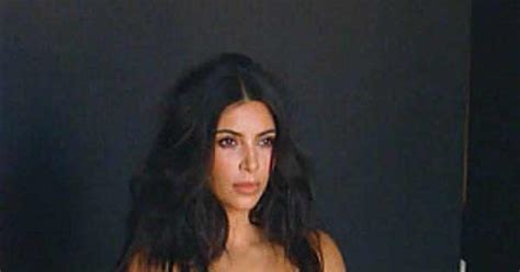 Kim Kardashian Poses Completely Naked In This Keeping Up With The