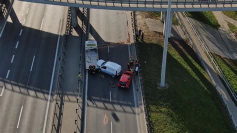 Do śmiertelnego wypadku w warszawie przy węźle łabiszyńska doszło we wtorek około godziny 10. S8, Warszawa. Wypadek, cztery osoby trafiły do szpitala ...