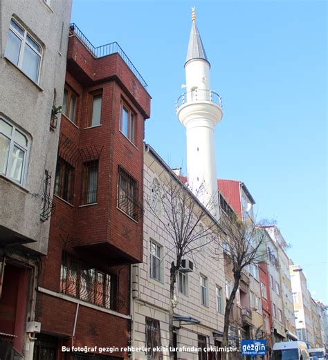 Camii, 1.dünya harbi'nden önce büyük bir yangın sebebiyle yanarsa da, sonradan tekrar inşâ edilir. Sanki Yedim Camii (Fatih - İstanbul) | Gezgin Rehberler