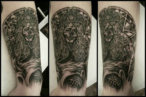 According to korn guitarist brian head welch, his bandmate, korn bassist reginald fieldy arvizu, got a tattoo of jesus on the cross on the left side of his face. Korn logo tattoo by me | Tattoos, Tattoo work, I tattoo