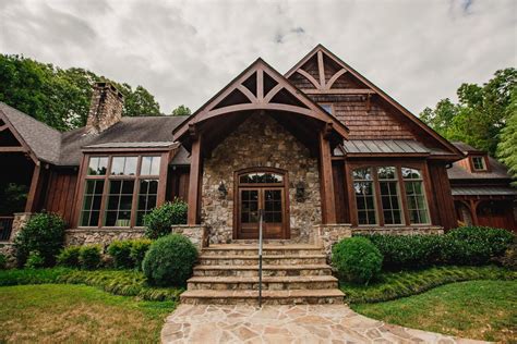 Hardy Home offers a 43-Acre Nature-Lover's Paradise - Read V3