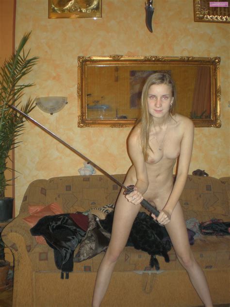 Nackte Frau Mit Einem Schwert Nacktfotos Privat Intime Momente Zu